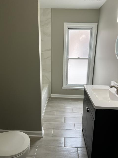 523 E Benton St, Aurora, IL 60505 photo 9
