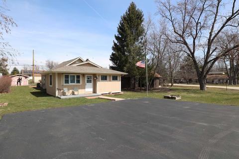 4902 Parkview Dr, Mchenry, IL 60050 photo 2