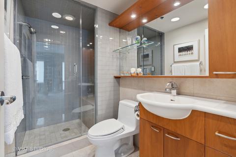 100 E Huron St #1603, Chicago, IL 60611 photo 17