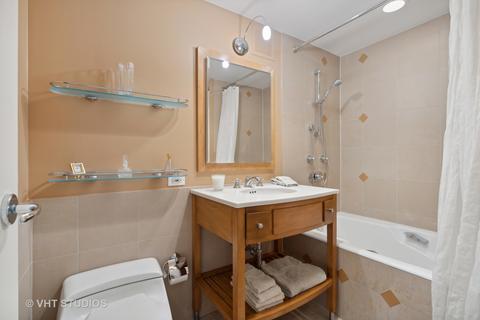 100 E Huron St #1603, Chicago, IL 60611 photo 21