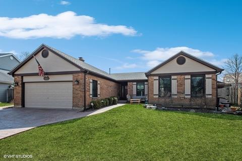1605 Camelot Ln, Hoffman Estates, IL 60010 photo 1