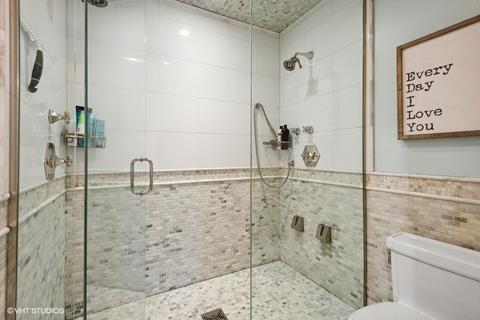 1605 Camelot Ln, Hoffman Estates, IL 60010 photo 16