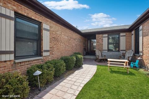 1605 Camelot Ln, Hoffman Estates, IL 60010 photo 30