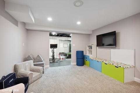 1605 Camelot Ln, Hoffman Estates, IL 60010 photo 23