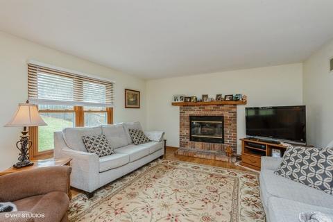 357 Hillhurst Dr, Cary, IL 60013 photo 3