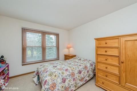 357 Hillhurst Dr, Cary, IL 60013 photo 12
