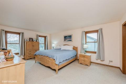 357 Hillhurst Dr, Cary, IL 60013 photo 8