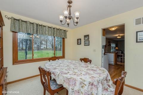 357 Hillhurst Dr, Cary, IL 60013 photo 4