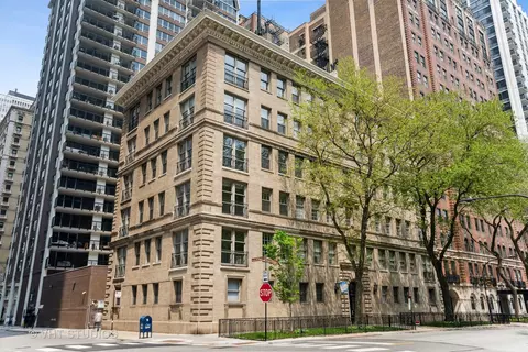 200 E Pearson St #6W, Chicago, IL 60611
