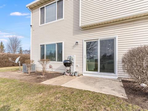 21561 Eich Dr, Crest Hill, IL 60403 photo 2