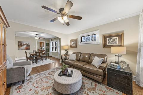 909 Webster Ave, Wheaton, IL 60187 photo 3
