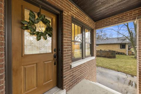 909 Webster Ave, Wheaton, IL 60187 photo 2