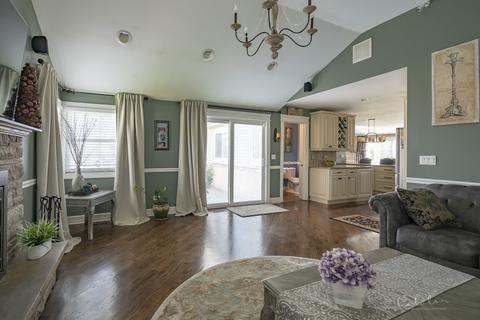 70 Bradley Ln, Hoffman Estates, IL 60169 photo 10
