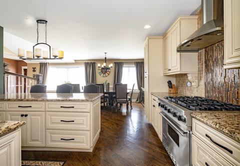 70 Bradley Ln, Hoffman Estates, IL 60169 photo 7