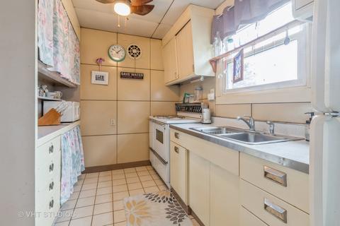 1014 Webster Ln, Des Plaines, IL 60016 photo 3