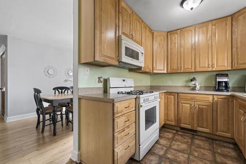 320 E Jeffrey Ave, Wheeling, IL 60090 photo 3
