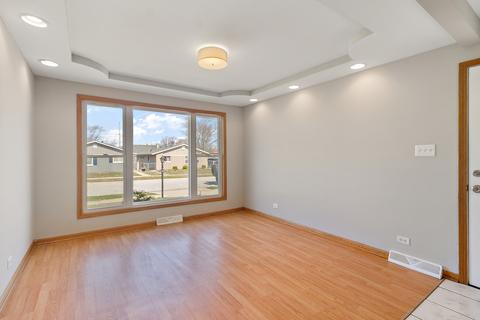 4435 Adele Ln, Oak Forest, IL 60452 photo 3