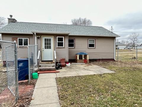 215 E Mill Rd, Sheffield, IL 61361 photo 2
