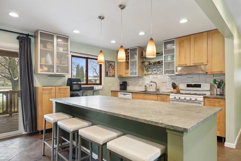 11 N794 Howard Ave, Elgin, IL 60124 photo 3