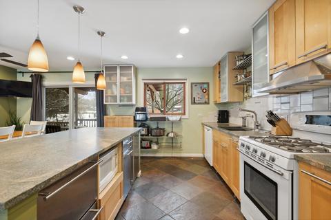11 N794 Howard Ave, Elgin, IL 60124 photo 2