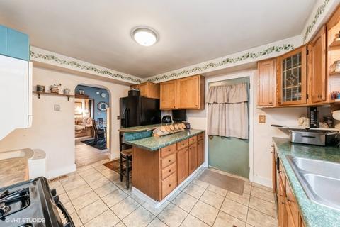 1046 Morton Ave, Elgin, IL 60120 photo 3