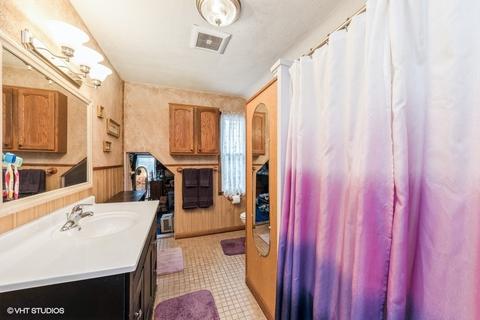 1046 Morton Ave, Elgin, IL 60120 photo 9