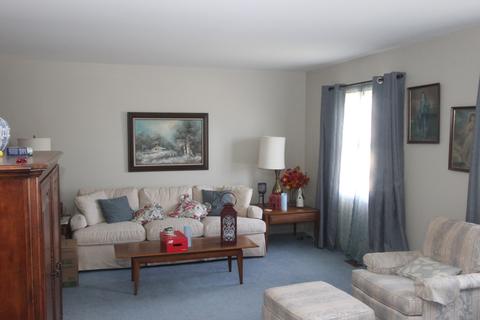 1015 Hassell Rd, Hoffman Estates, IL 60169 photo 2