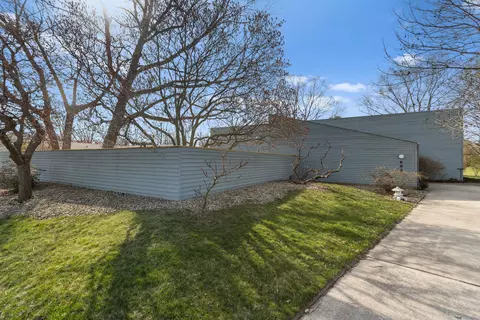 603 W Church St, Savoy, IL 61874