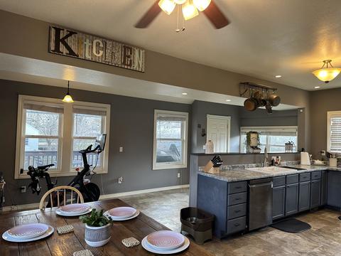 507 E Pine St, Le Roy, IL 61752 photo 16