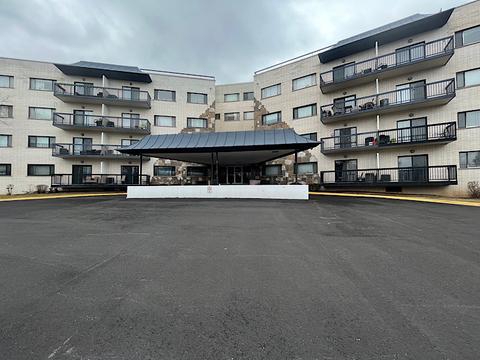 6700 S Brainard Ave #414, Countryside, IL 60525