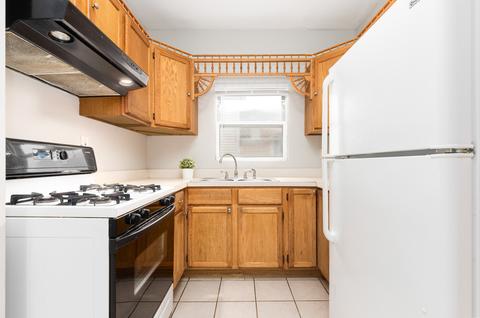 834 E Lake St, Aurora, IL 60506 photo 3
