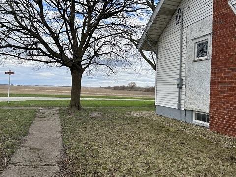 231 Walnut St, Elliott, IL 60933 photo 17