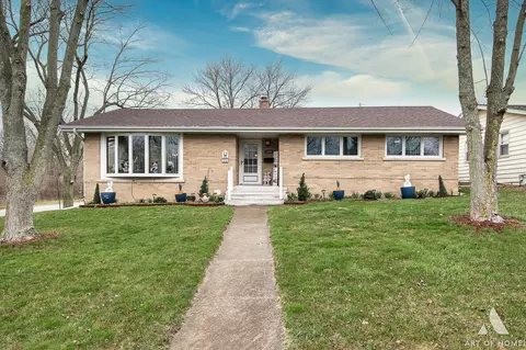 1395 Jerome St, Bradley, IL 60915
