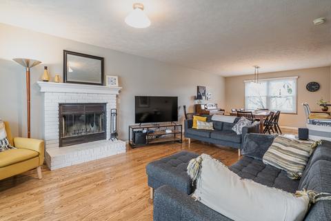 2106 Parker Ave, Bloomington, IL 61701 photo 2