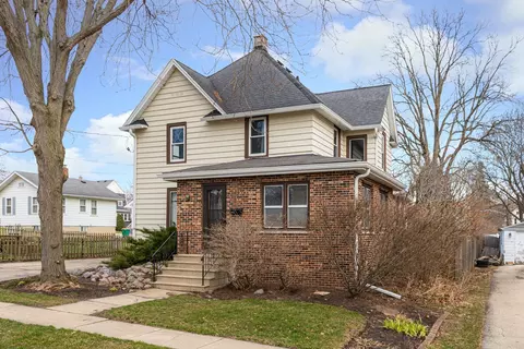 619 Cottage Row, Sycamore, IL 60178