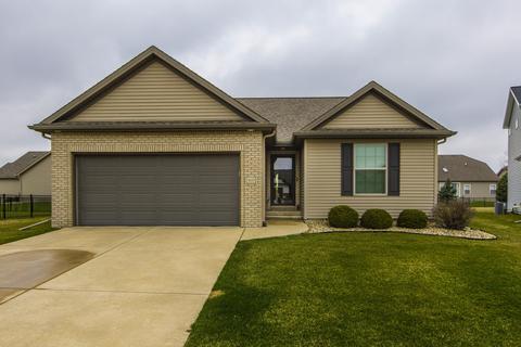1033 Decoy Ct, Normal, IL 61761 photo 1