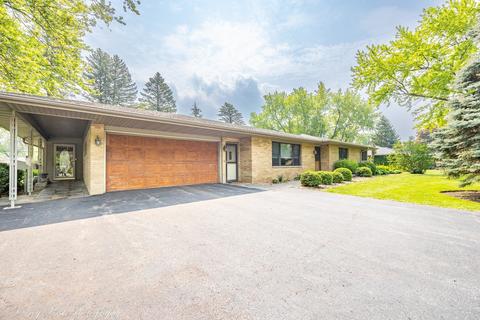 1382 Prosser Dr, Sycamore, IL 60178