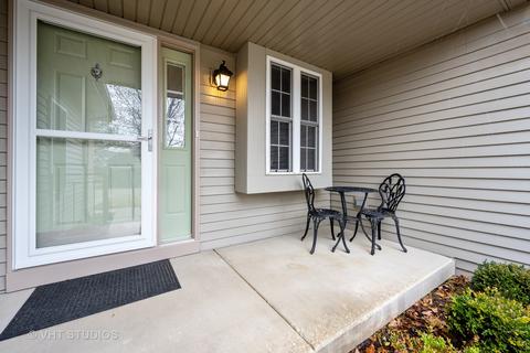 1908 Margaret Ct, Aurora, IL 60505 photo 2