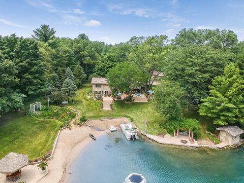 2250 Wahoo Dr, Morris, IL 60450