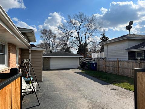 7733 W 80th Pl, Bridgeview, IL 60455 photo 4