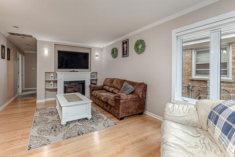8607 Massasoit Ave, Burbank, IL 60459 photo 4