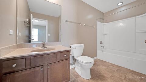 3606 Daisy Ln, Elgin, IL 60124 photo 16