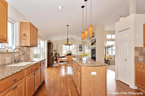 1909 Trappers Ct, Mchenry, IL 60050 photo 12