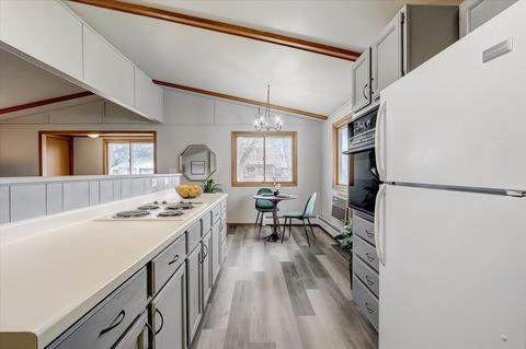 718 S Harlem Ave, Freeport, IL 61032 photo 8