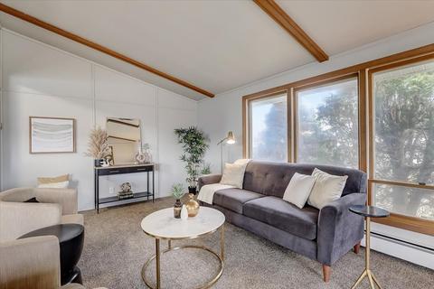 718 S Harlem Ave, Freeport, IL 61032 photo 4