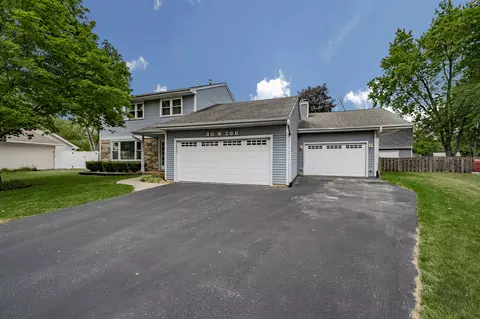 30 W266 Bedford Ln, Warrenville, IL 60555
