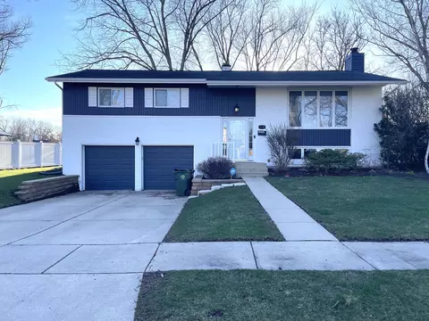 142 N Babcock Dr, Palatine, IL 60074
