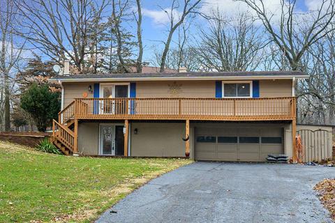 208 Mulberry Ln, Dixon, IL 61021