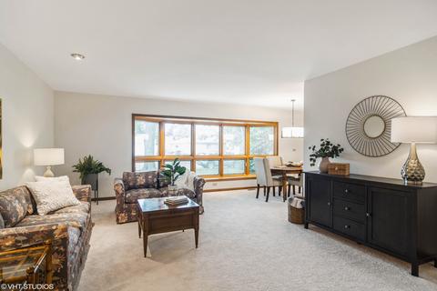 174 Lance Dr, Des Plaines, IL 60016 photo 2