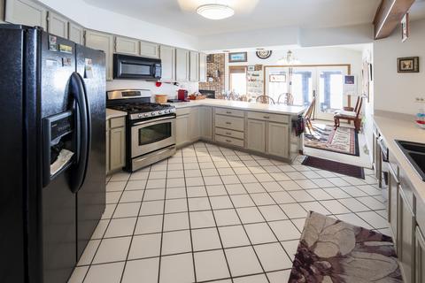 1646 Pebble Beach Dr, Hoffman Estates, IL 60169 photo 2